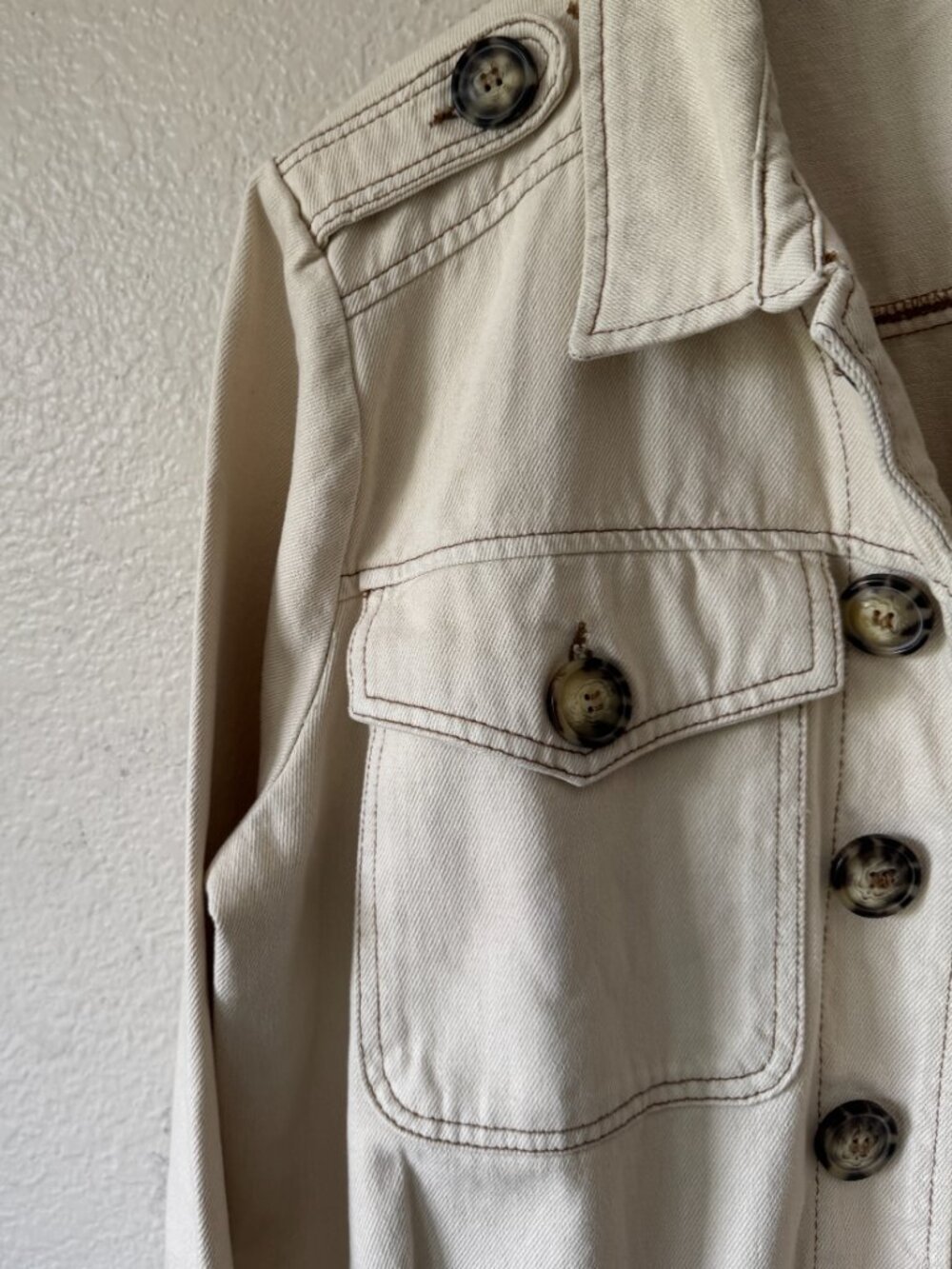 Free People Eisenhower Denim Jean Jacket Size Lg Ivory Cotton Collared Pockets - Picture 6 of 16